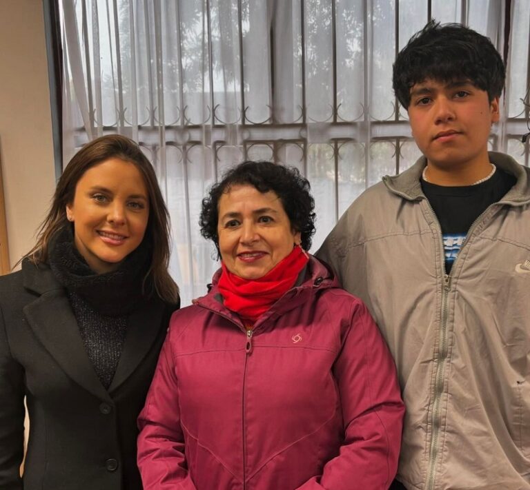 Diputada Camila Musante y Nicolás Martínez de Fundación ATB realizan charlas antibullying en Liceo Industrial «Miguel Aylwin G.».