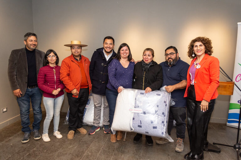 Paine realiza 2ª entrega de kit de invierno para beneficiar a más de 150 familias este 2024