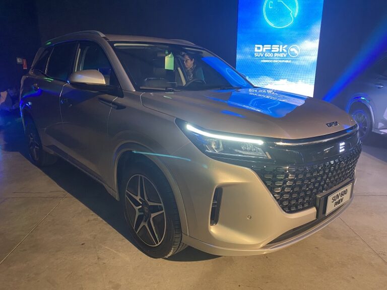 Ya vive entre nosotros el primer híbrido enchufable: DFSK presentó el SUV 600 PHEV