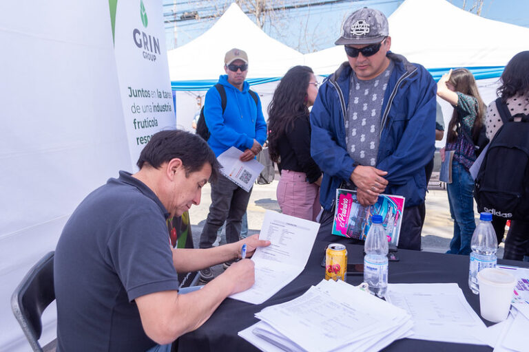 Feria Laboral de Paine convocó a 2.700 personas y 38 empresas