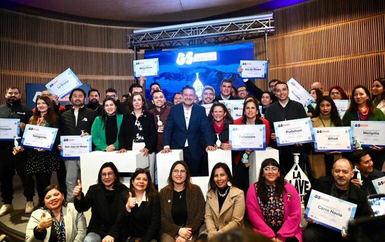 Gobierno de Santiago entrega estrategias para enfrentar escasez hídrica en 30 comunas de la región