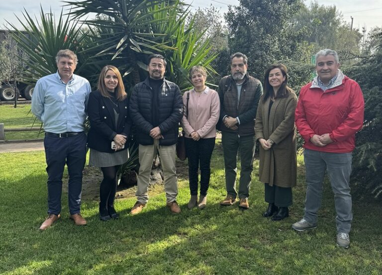 Santa Marta impulsa educación ambiental con alcalde de San José de Maipo