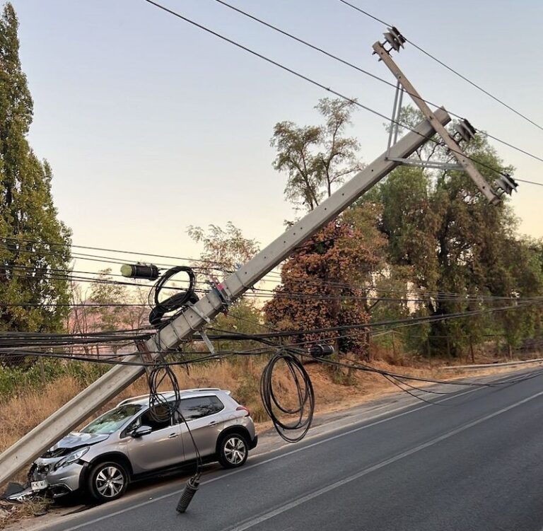 CGE reporta más de 2.600 postes chocados y 10 accidentes diarios al tercer trimestre del año