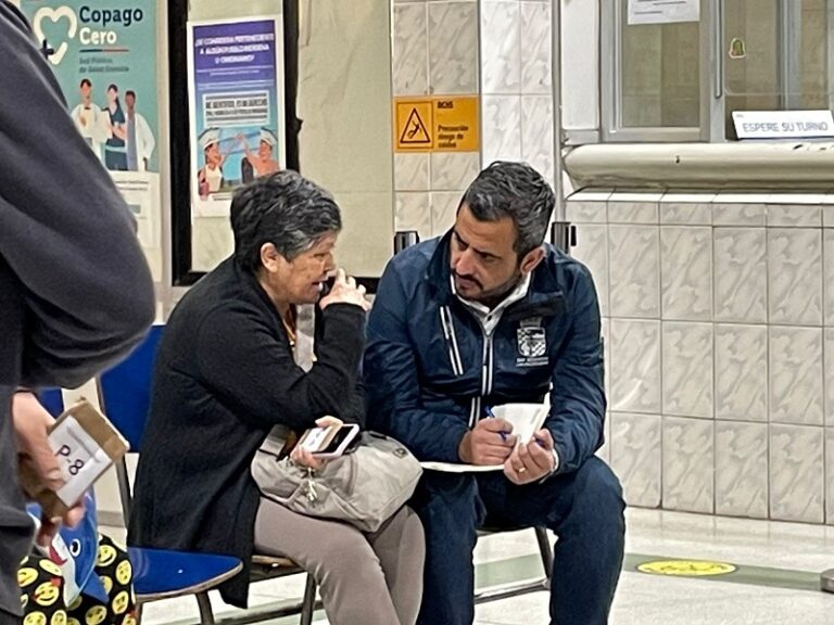 Alcalde Christopher White visitó Cesfam “Raúl Brañes”: “Es fundamental escuchar a las vecinas y vecinos para mejorar centros de salud”