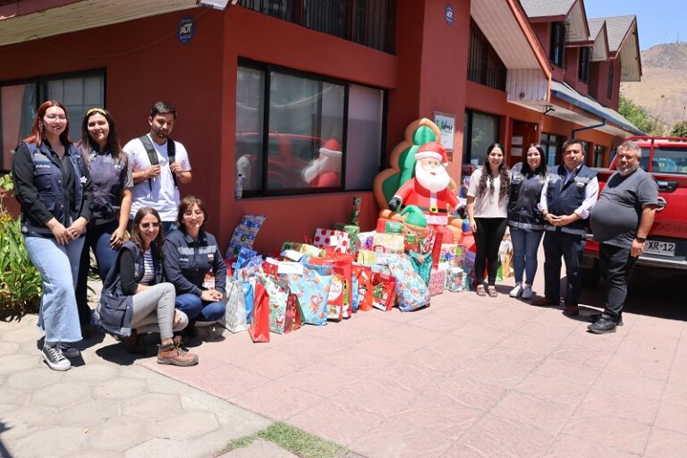 Caravana navideña de Vulco llega a la Fundación TEAdmiro con regalos para los niños y sus familias