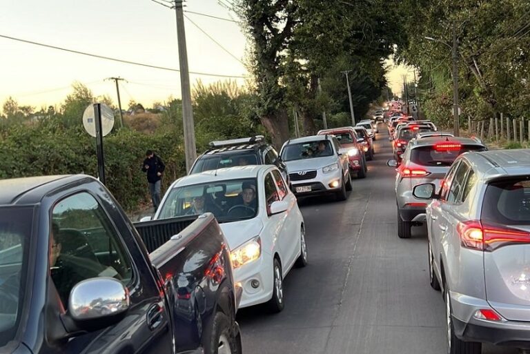Casas sin calles ni avenidas: colapso vial es cosa de tiempo para vecinos de Camino Nos-Los Morros y Almirante Riveros