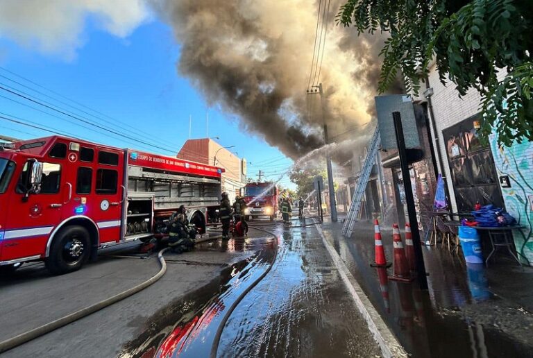 San Bernardo: Incendio afecta locales comerciales, entre ellos el restaurante «Marcoa»