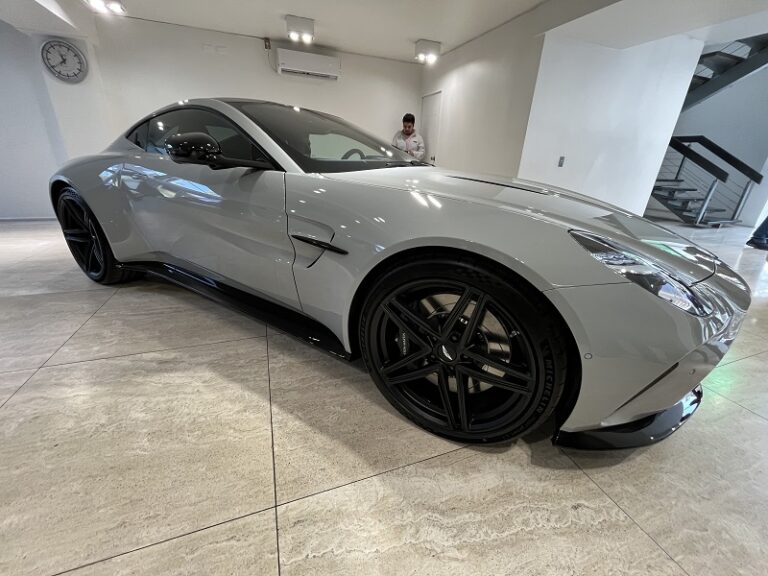 Vantage y DBX 707, las gemas del portafolio de Aston Martin