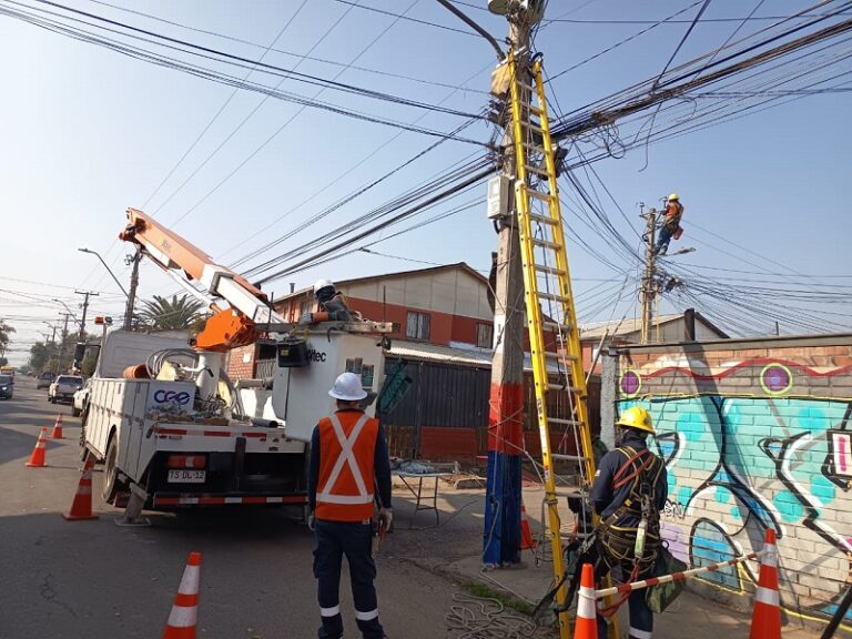 CGE activa plan de acción preventivo ante sistema frontal que afectará a Región Metropolitana