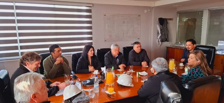 Autoridades de La Pintana y Emeres visitan instalaciones del Consorcio Santa Marta