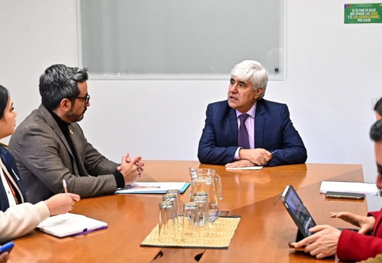 Alcalde de San Bernardo cosecha tras reclamo a candidata Jeannette Jara: se reúne con seremi de Seguridad RM, Alejandro Reyes