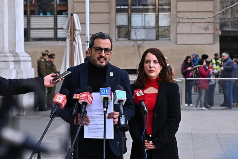 Crisis en Hospital “El Pino”: alcalde White y diputada Musante entregan carta al Presidente Boric