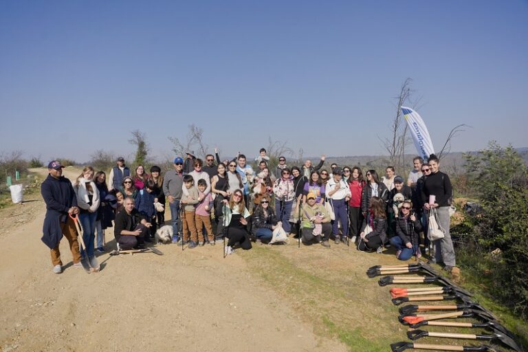 Médicos de Valparaíso y Eurofarma reforestan Jardín Botánico de Viña del Mar